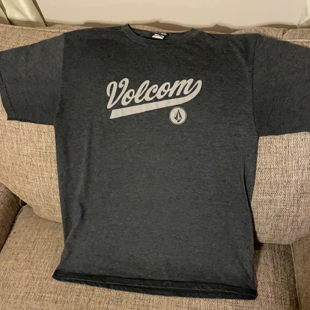 Men’s medium Volcom short sleeve tee